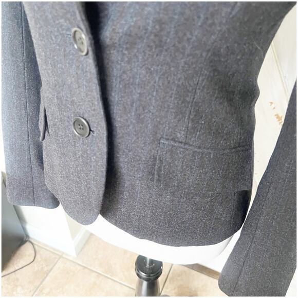 Theory Women’s Wool Pinstripe Two Button Blazer Size 6 Gray Preppy Office City - Picture 12 of 13